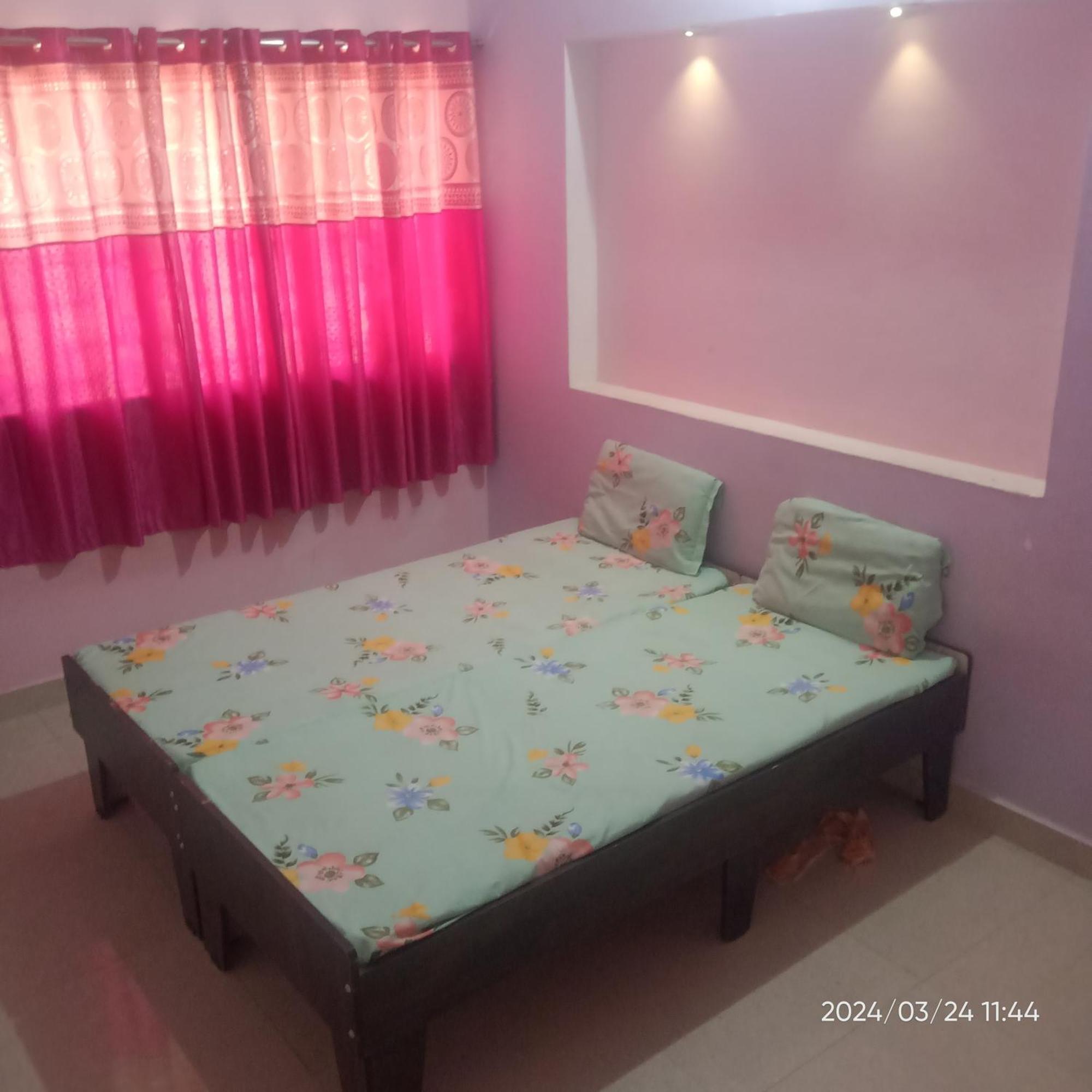 Dwarka Home Stay الغرفة الصورة